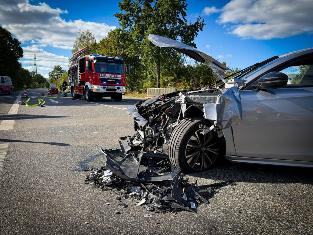 B 446 nach Verkehrsunfall zwei Stunden voll gesperrt